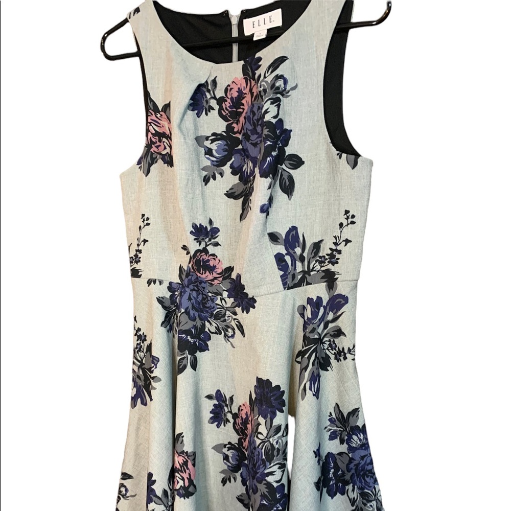 ELLE Size 8 Gray Floral Fit and Flare Sleeveless Dress, crew neck, zippered back